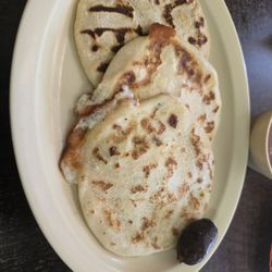 Flor Blanca #4 - Pupusas de qeso reguelta and qeso con jalapeño