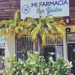 Mi Farmacia San Ysidro - Entrance of the pharmacy