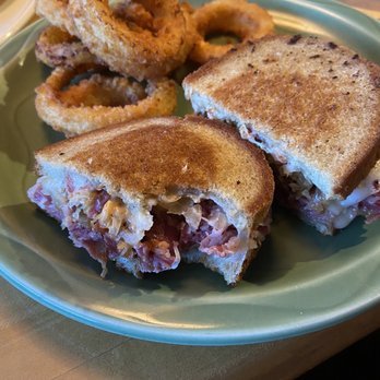 Henny's Grill & Bar - Reuben and Onion Rings - American Near Me - Cumberland, Maryland