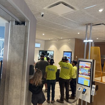 McDonald's - 11 people waiting several cars parked along the building . - Fast Food Near Me - Junction, Texas