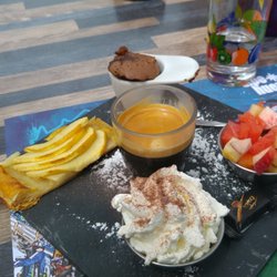 L'Agua Snack Bar Piscine - Cafe gourmand un peu lege
