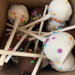 Icing on the Lake - Box of 12 cake pops