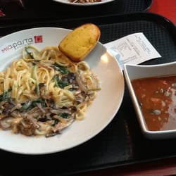 Mia Pasta - Alfredo and garlic bread, as well as minestrone soup