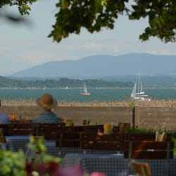 Landgasthof Hotel Lambach - Blick vom Biergarten Gasthof Lambach auf Chiemsee