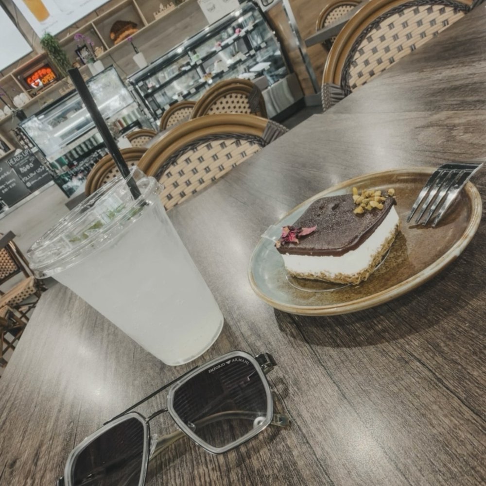There are a lot of delicious things here. But today I tried this pastry, and I didn't like it. There are a lot of delicious things here. But today I tried this pastry, and I didn't like it.