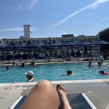 ICONA Avalon - Pool setup - Hotels Near Me - Avalon, New Jersey