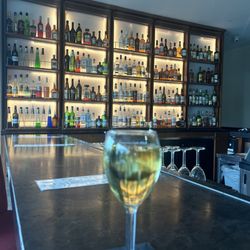 Lobby Lounge At The Marriott Niagara Falls Fallsview - J. Lohr Riverstone California Chardonnay