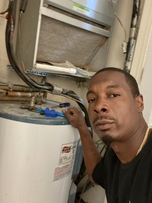 Chapmans Maintenance &. Home Repairs Logo