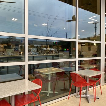 Tom Thumb - tables and chairs outside a restaurant - Grocery Near Me - Dallas, Texas Tom Thumb - tables and chairs outside a restaurant - Grocery Near Me - Dallas, Texas