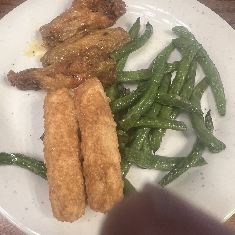 Mozzarella sticks horrible, green beans good and lemon pepper wings good!