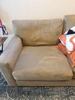 Crate & Barrel by null