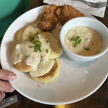 Smith & Kings - Magical discs of biscuit with gravy to die for - Cocktail Bars Near Me - Honolulu, Hawaii