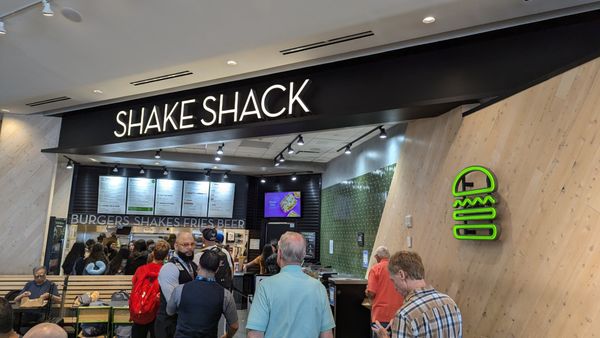 LaGuardia Airport/Terminal B by null