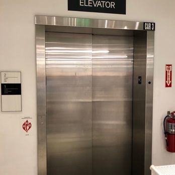 H&M - H&M Easton Town Center Elevator - Men's Clothing Near Me - Columbus, Ohio