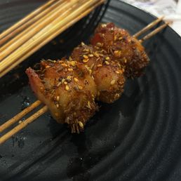 Bacon needle. Looks small in the photo because the mushroom isn't sticking out of the sides but they are pretty thick