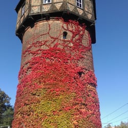 Döhrener Turm - Der Döhrener Turm in herbstlichen Farben