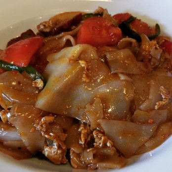 Samui Thai Cuisine - Drunken noodle close up - Thai Near Me - Plano, Texas Samui Thai Cuisine - Drunken noodle close up - Thai Near Me - Plano, Texas