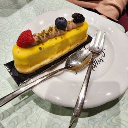 Spiced eclair