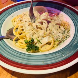Orlando's Italian Restaurant - Fettuccine Alfredo