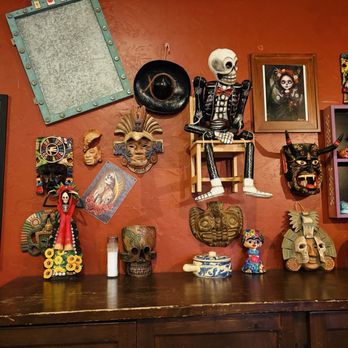 Hidalgo’s Cocina & Cócteles - Indoor decorations - Mexican Near Me - Fullerton, California Hidalgo’s Cocina & Cócteles - Indoor decorations - Mexican Near Me - Fullerton, California