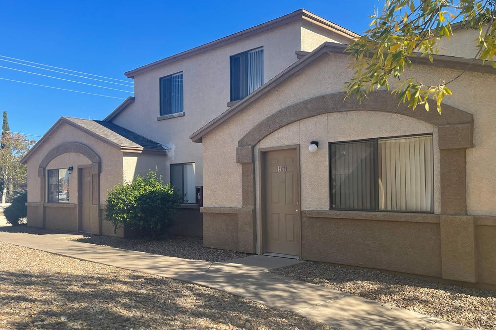 THE EDGE TOWNHOMES Updated October 2024 499 S Carmichael Ave