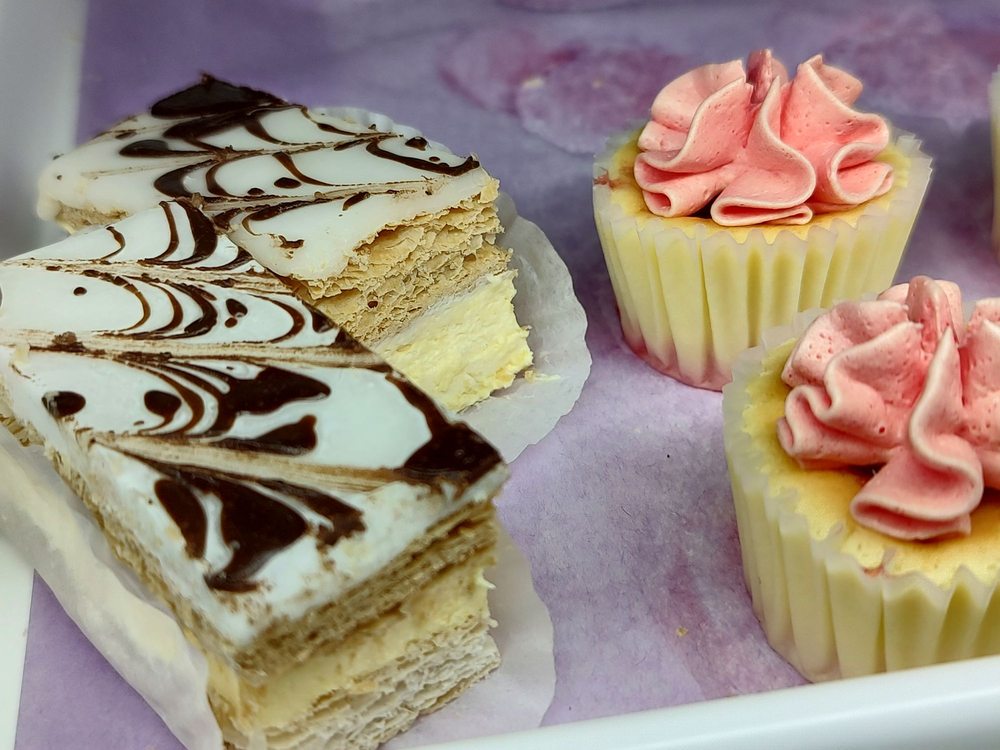 SWEET TREATS BAKERY Updated September 2024 47 Photos & 26 Reviews 960 Main St, Bridgeport