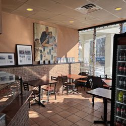 Casa D Pizza - Warm place for a yummy lunch on a very cold day.