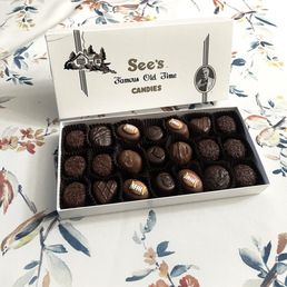 A 1ld box white and assortment of candies that is beautifully put together A 1ld box white and assortment of candies that is beautifully put together