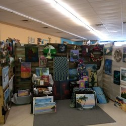 Unique and Chic Marketplace - More different vendors