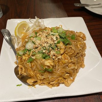 Sue's Kitchen - Chicken Pad Thai - Thai Near Me - El Sobrante, California