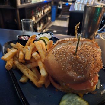 Pedal Haus Brewery - Cheeseburger - Breweries Near Me - Tempe, Arizona