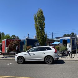 Milwaukie Station Food Cart Pod