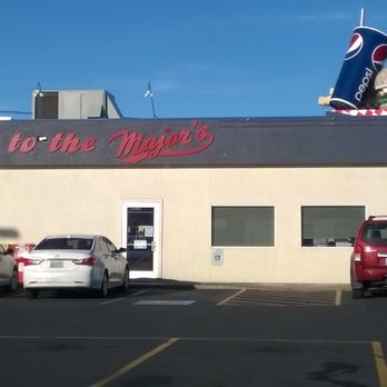 Major's Restaurant - Majors - the one on Washington at 3rd Ave - Burgers Near Me - Yakima, Washington