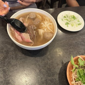 Sunflower Authentic Vietnamese Restaurant - Vietnamese Near Me - San Francisco, California
