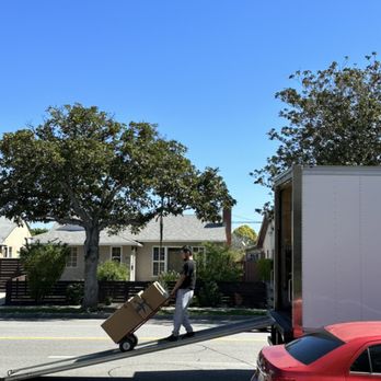 DREAM TEAM MOVERS - Loading on the process. Moving company near you. - Movers Near Me - Los Angeles, California DREAM TEAM MOVERS - Loading on the process. Moving company near you. - Movers Near Me - Los Angeles, California