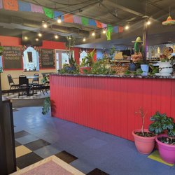 La Hermosa - Nice people...spotless dining area!