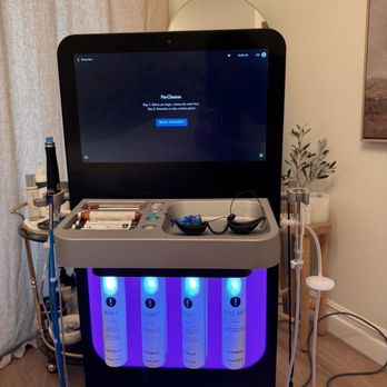 The Glow Lounge - Hydrofascial equipment - Skin Care Near Me The Glow Lounge - Hydrofascial equipment - Skin Care Near Me