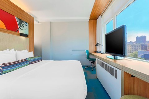 Aloft Harlem by null