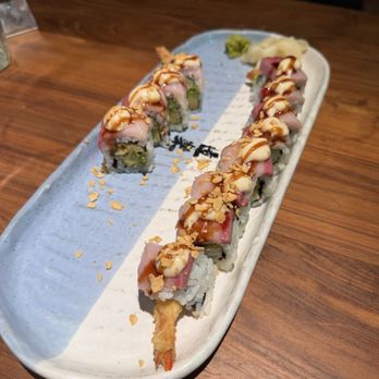 Doraku Sushi Kakaako - Hamachi Garlic Roll - Sushi Bars Near Me - Honolulu, Hawaii
