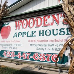 Oren Wooden's Apple House - Sign