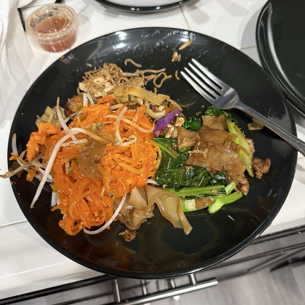 Vim Thai Restaurant - Chow mein, pad se ew, phase Thai - Thai Near Me - Pacoima, California Vim Thai Restaurant - Chow mein, pad se ew, phase Thai - Thai Near Me - Pacoima, California