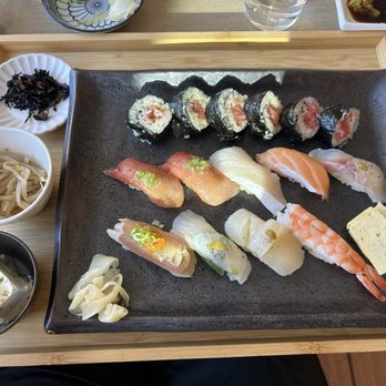 Akami Sushi - Sushi deluxe set - Sushi Bars Near Me - Arcadia, California