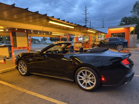 Eddie's Drive In by null