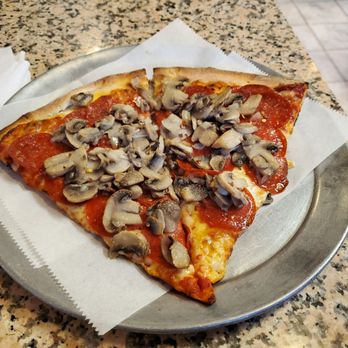 Gallery IV Italian Restaurant - Pepperoni and mushrooms - Italian Near Me - Lynbrook, New York Gallery IV Italian Restaurant - Pepperoni and mushrooms - Italian Near Me - Lynbrook, New York