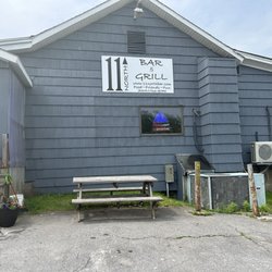 11 North Bar & Grill