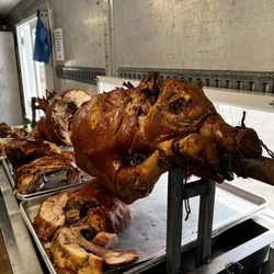 Lechon Dorado - El lechon está feliz.
