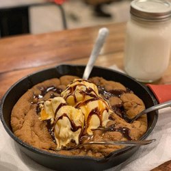 Corner 415 - Valentine's skillet cookie