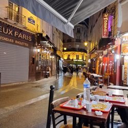 Antalya - People watch while you dine.