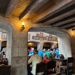 LEAKY CAULDRON™ - Updated December 2025 - 2150 Photos & 845 Reviews