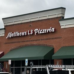 Chris Doughs Pizzeria & Bar - Store Front
